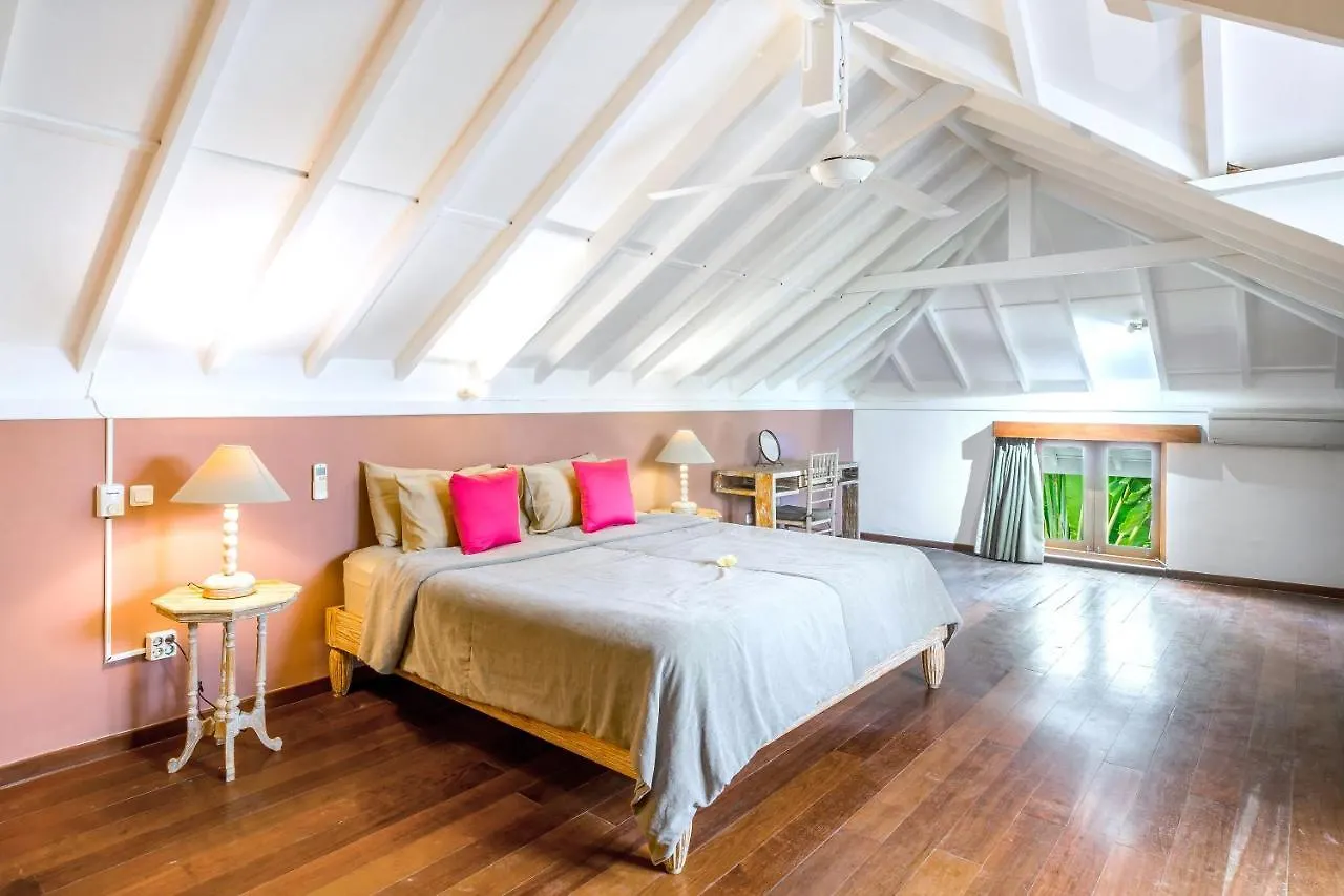 La Villa Oberoi スミニャック